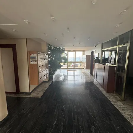 Cosy - Bord De Ментона